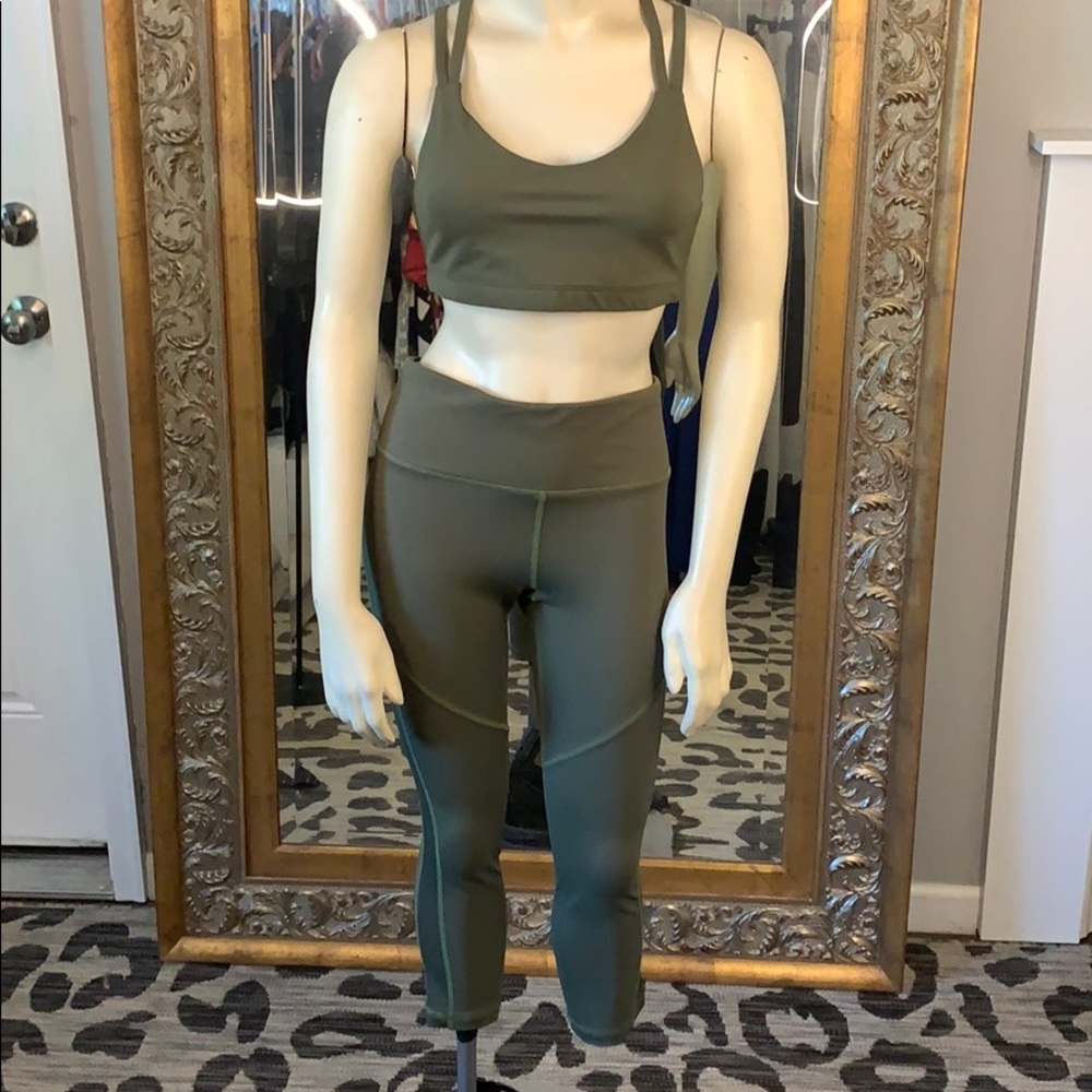 NWT SET! Active Dylan 3/4 legging & Lindsay bra M